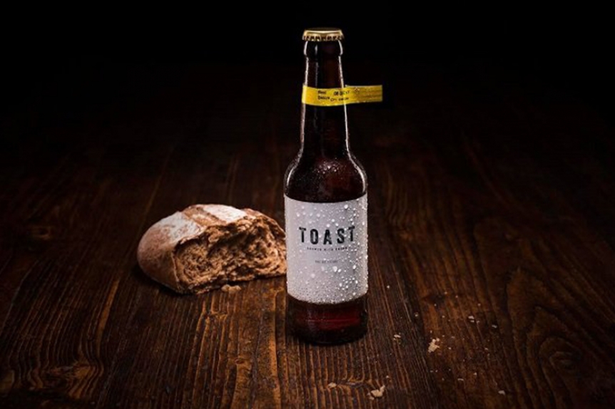 EMPRESA COMBATE DESPERDÍCIO TRANSFORMANDO PÃO SEM CONDIÇÕES EM CERVEJA  EMPRESA COMBATE DESPERDÍCIO TRANSFORMANDO PÃO SEM CONDIÇÕES EM CERVEJA
